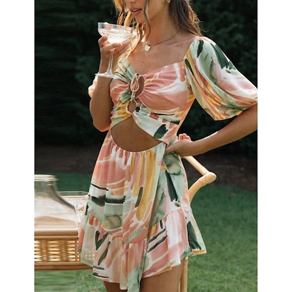 Boutique Dresses & Skirts - Boutique Pinot and Picasso Cutout Puff Sleeve Ruffle Mini Dress - Size S